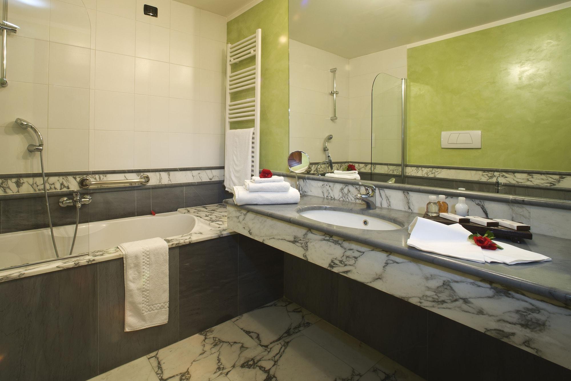 Albergo Dell'Agenzia Bra Exterior photo