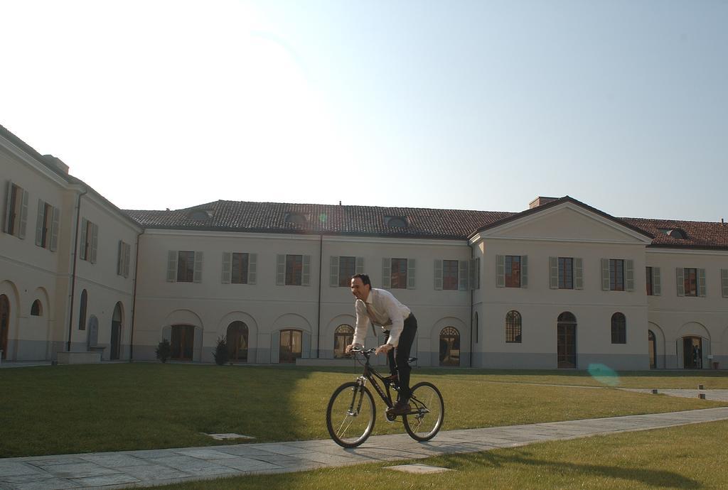 Albergo Dell'Agenzia Bra Exterior photo