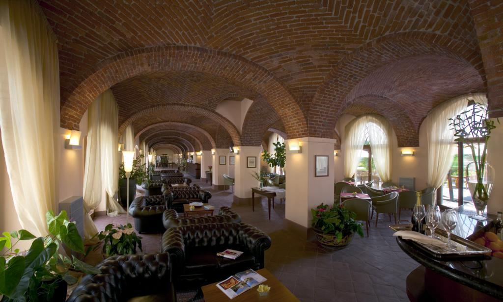 Albergo Dell'Agenzia Bra Exterior photo