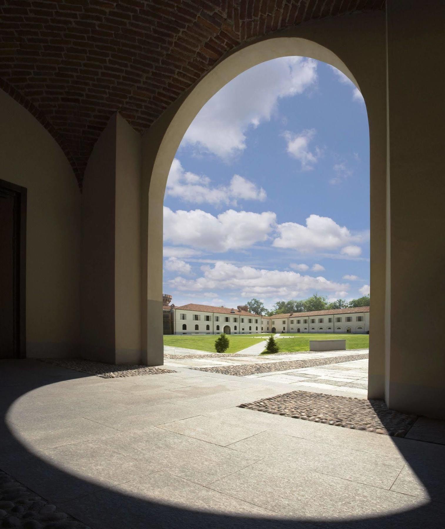 Albergo Dell'Agenzia Bra Exterior photo